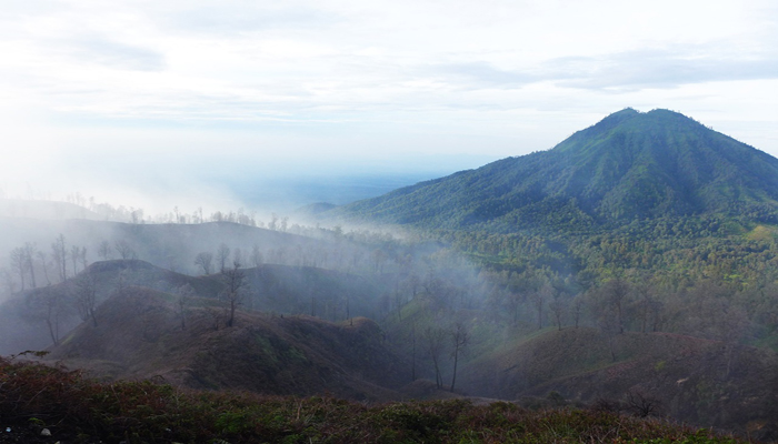 Gunung Ijen Bondowoso Destinasi Wisata yang Penuh Kejutan dan Keindahan